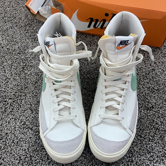 Nike blazer mid ‘77 size 9.5 men’s 11 women’s - Picture 3 of 8